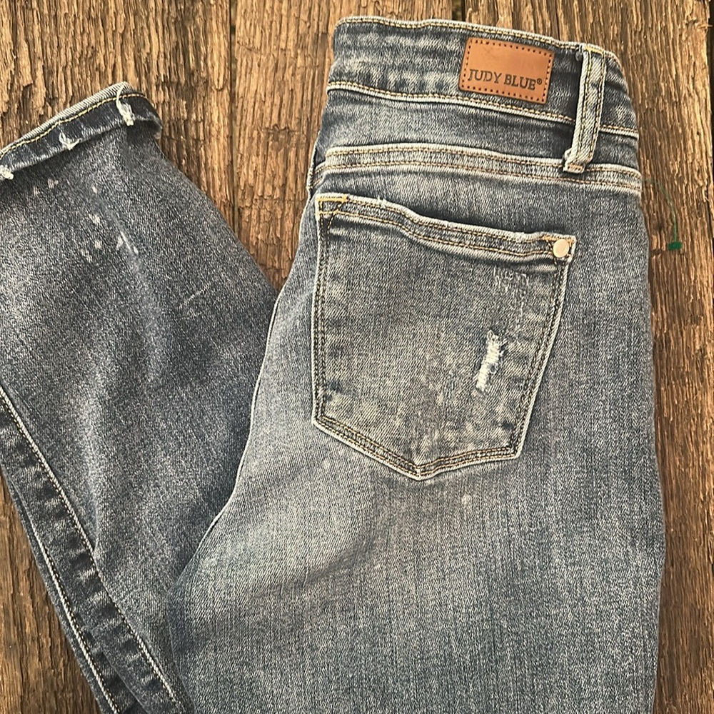 Judy Blue Women's Boyfriend fit Jeans 9/29 distressed - Picture 6 of 6